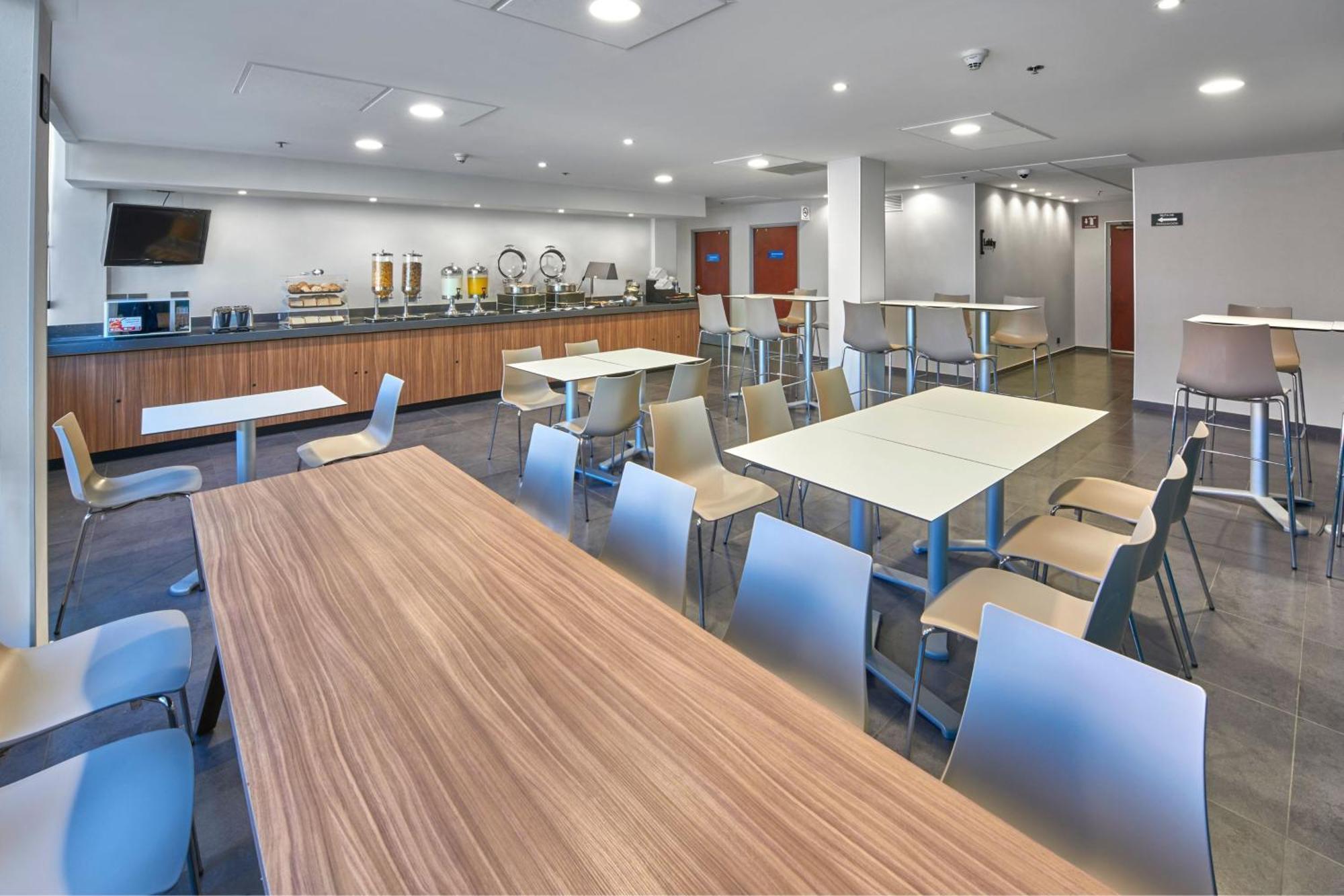 圣路易斯波多西大学区城市快捷酒店 圣路易斯波托西 外观 照片